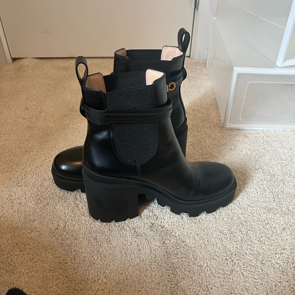 Elevate your footwear collection with these exquisite black Gucci boots - Picture 7 of 7